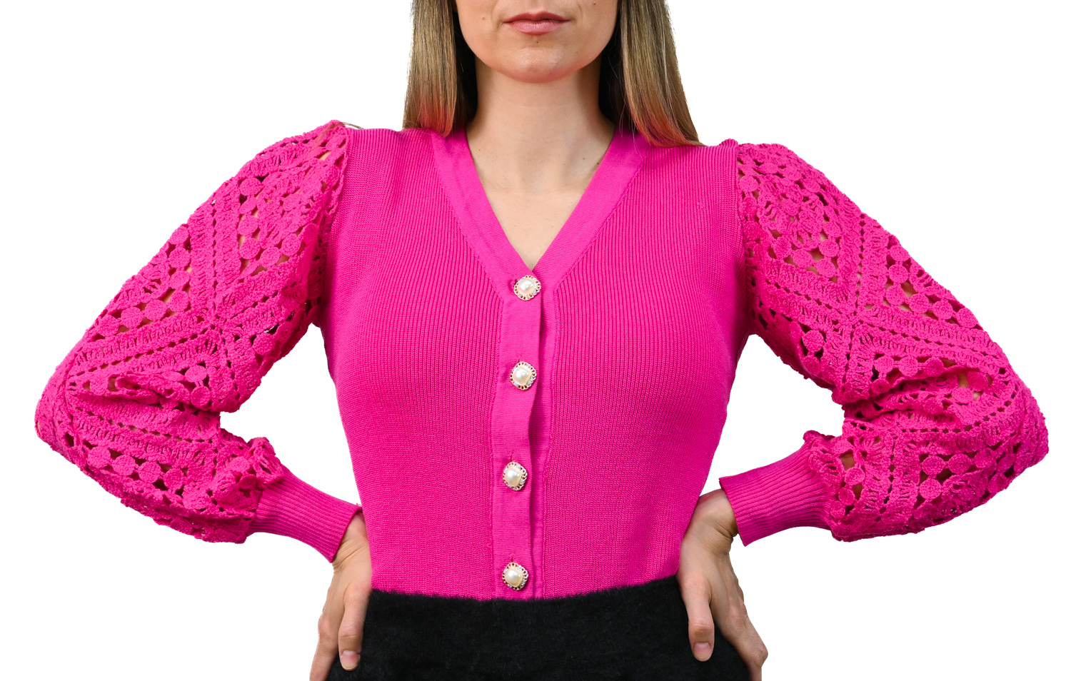 Fuchsiový sveter s perlovými gombíkami detail 01