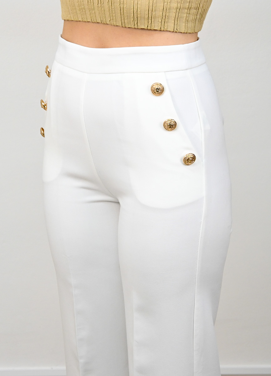 Spoločenské nohavice so zlatými gombíkmi biele detail