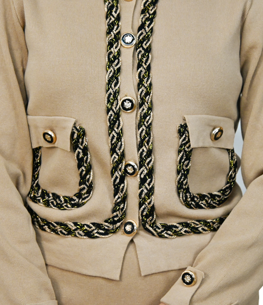 Sukňový kostým Donatella béžový detail