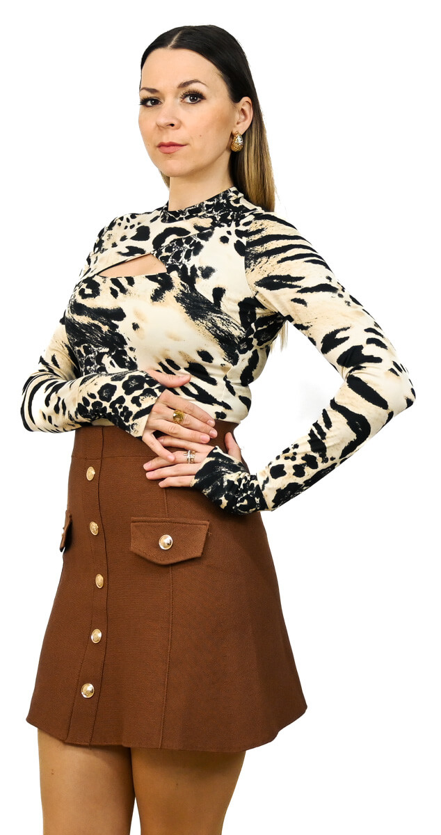 Leopardie body s dlhým rukávom celá postava z boku