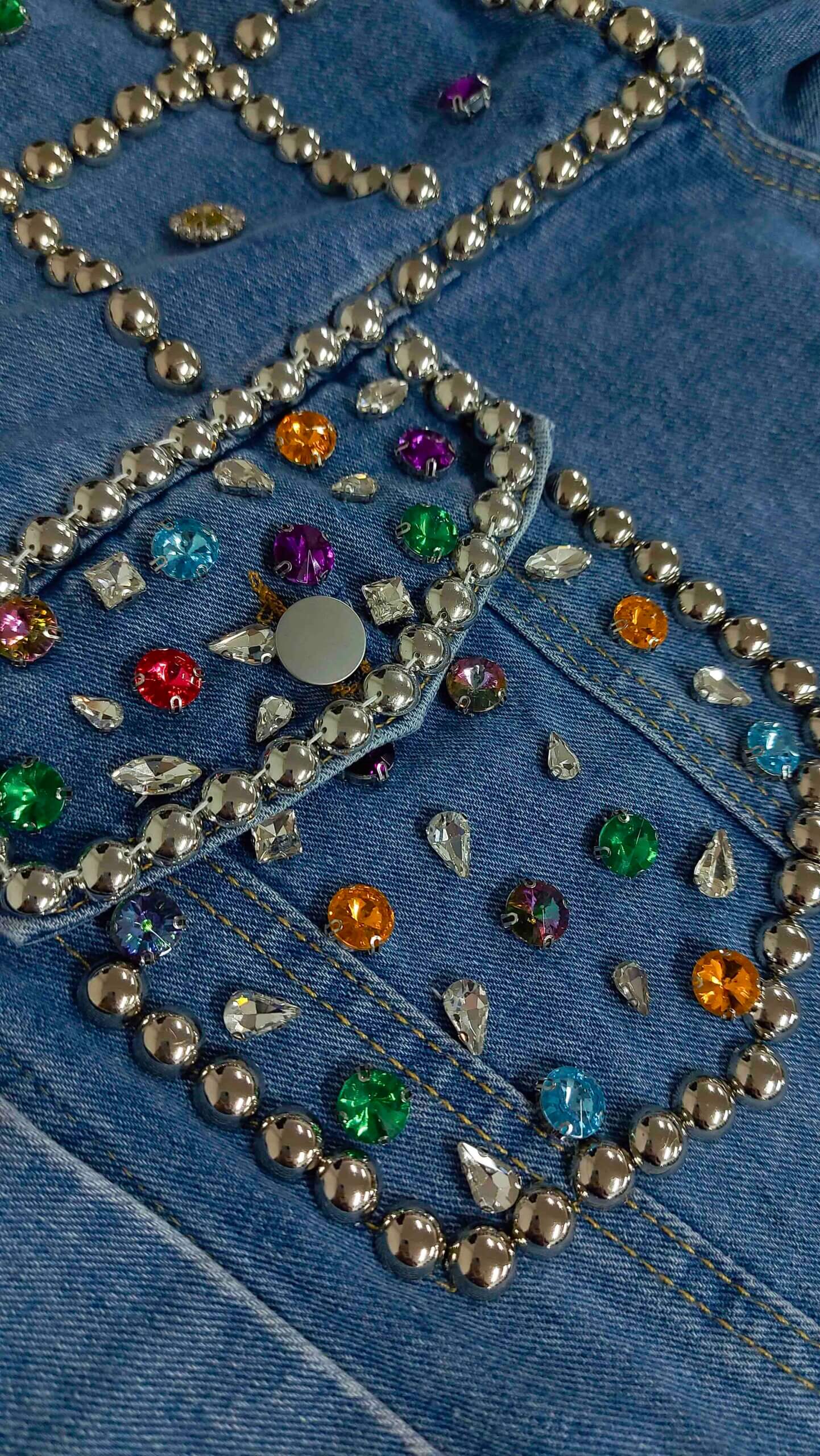 Oversize rifľová bunda s kamienkami Krásna móda detail